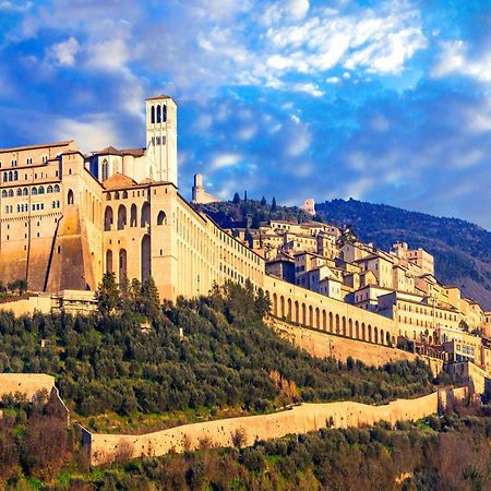 Suite Comunicanti, Tra Antico E Moderno Assisi Exteriér fotografie