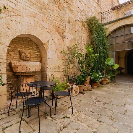 Suite Comunicanti, Tra Antico E Moderno Assisi Exteriér fotografie
